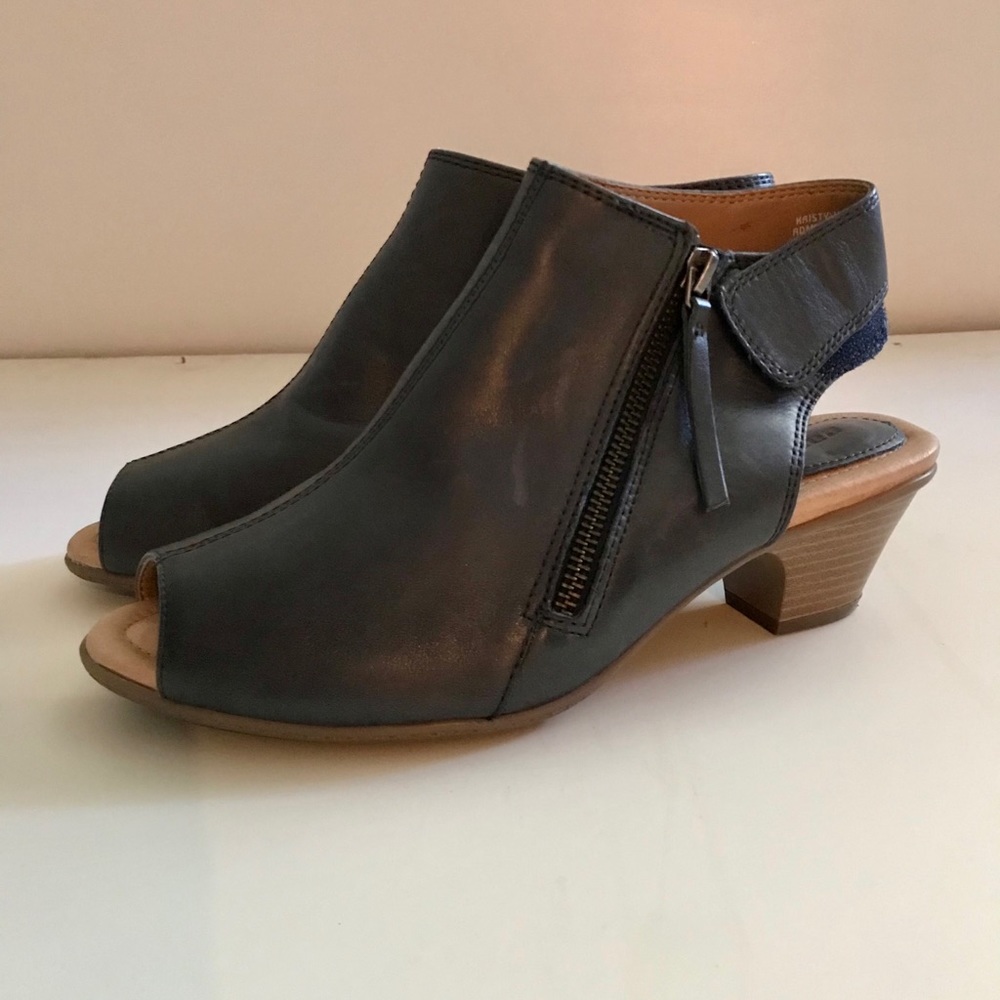 🎉 EARTH EUC Leather Gray Open Toe Bootie Shoe